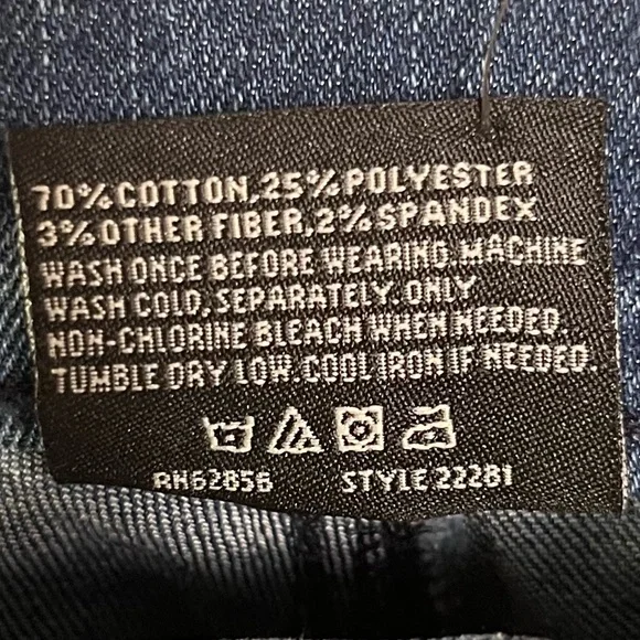 NWT Medium Wash Denim Mid-Rise Frayed Edge Leggings - Hue Studio - Picture 10 of 13